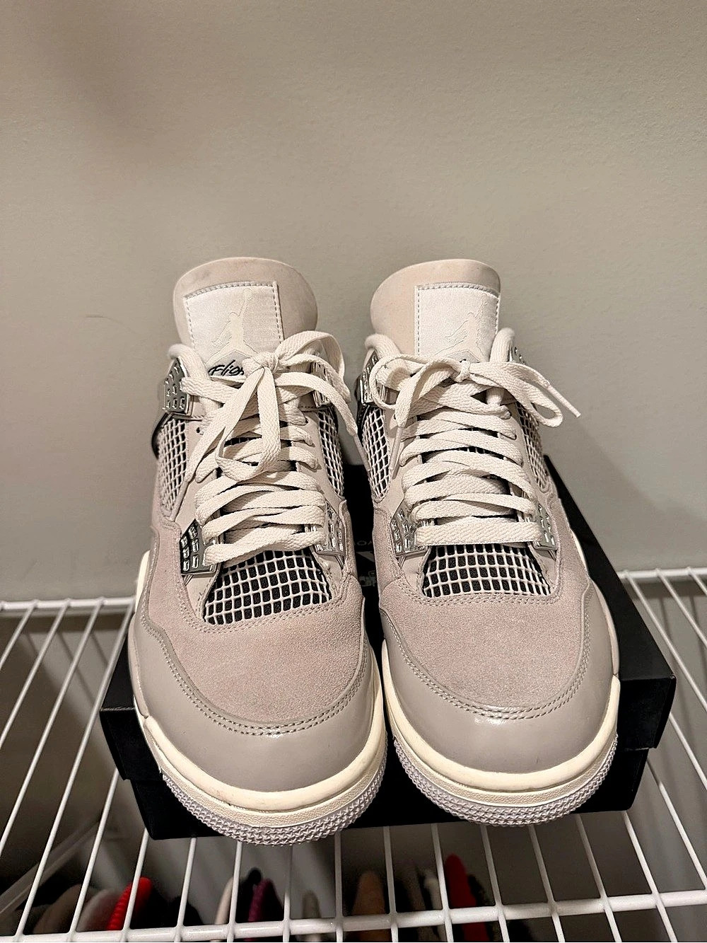 Jordan Air Jordan 4 Retro 'Frozen Moments' Sneakers in White & Gray